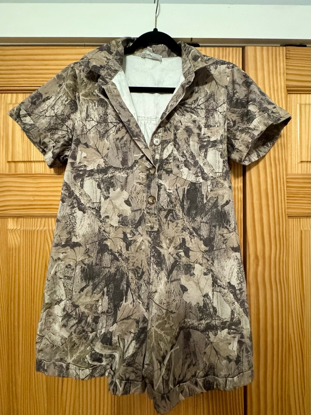 Women’s Neutral Leaf-Print Short Sleeve Romper
